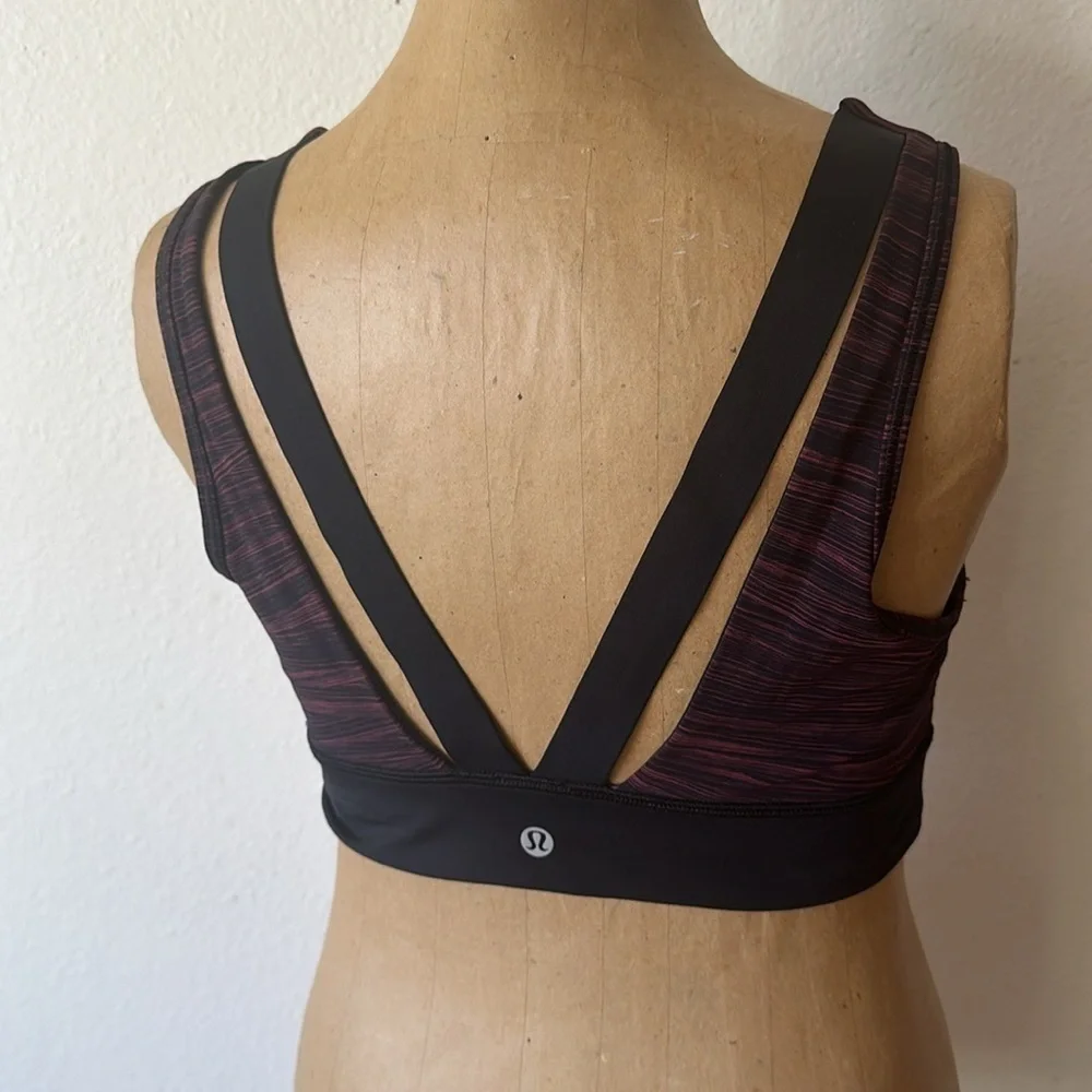 Lululemon sz 8 Run The Day Bra Low Tide Blush Berry/ Black Striped Sports Bra